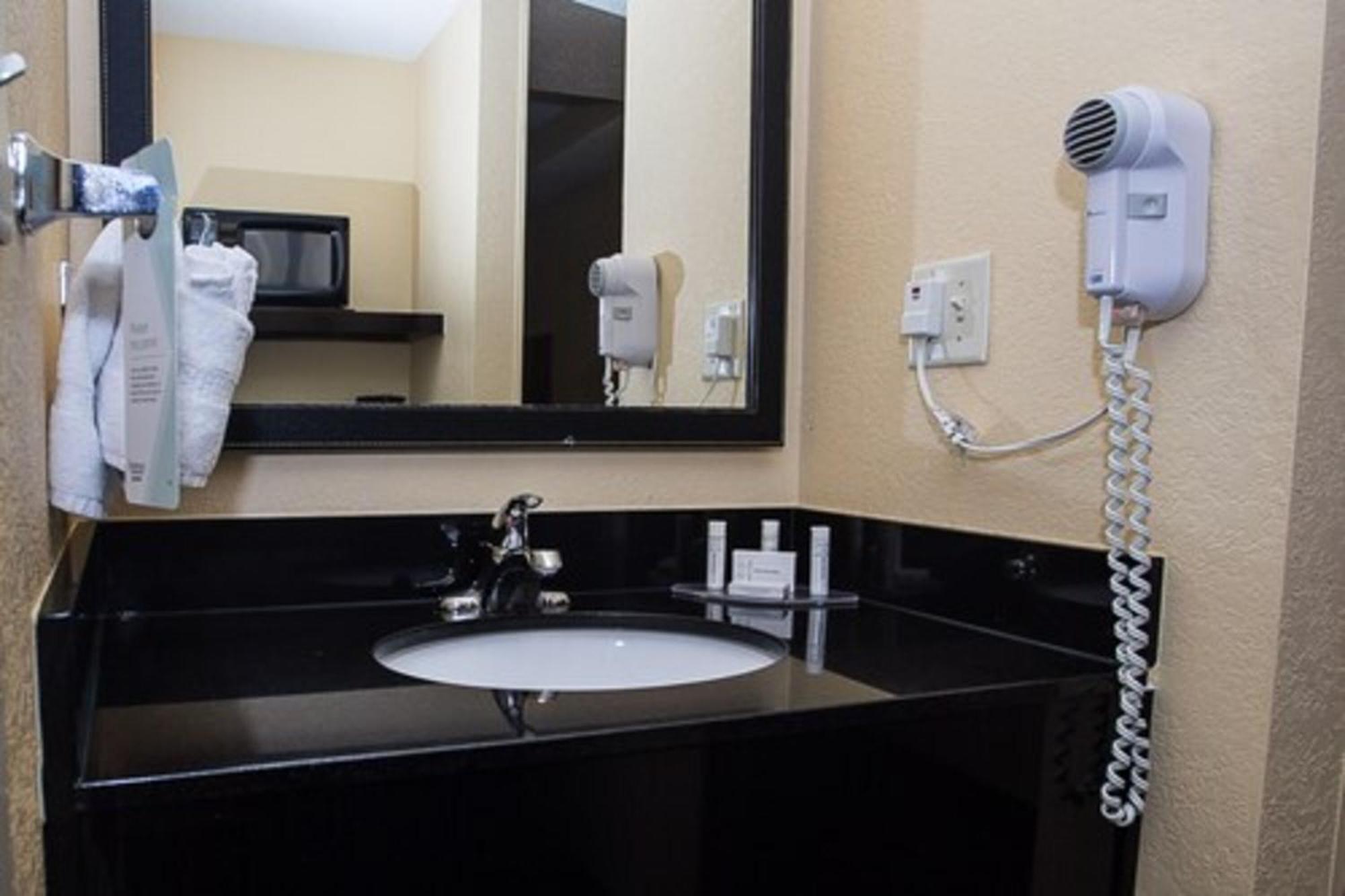 Fairfield Inn & Suites By Marriott Boston Милфорд Екстериор снимка