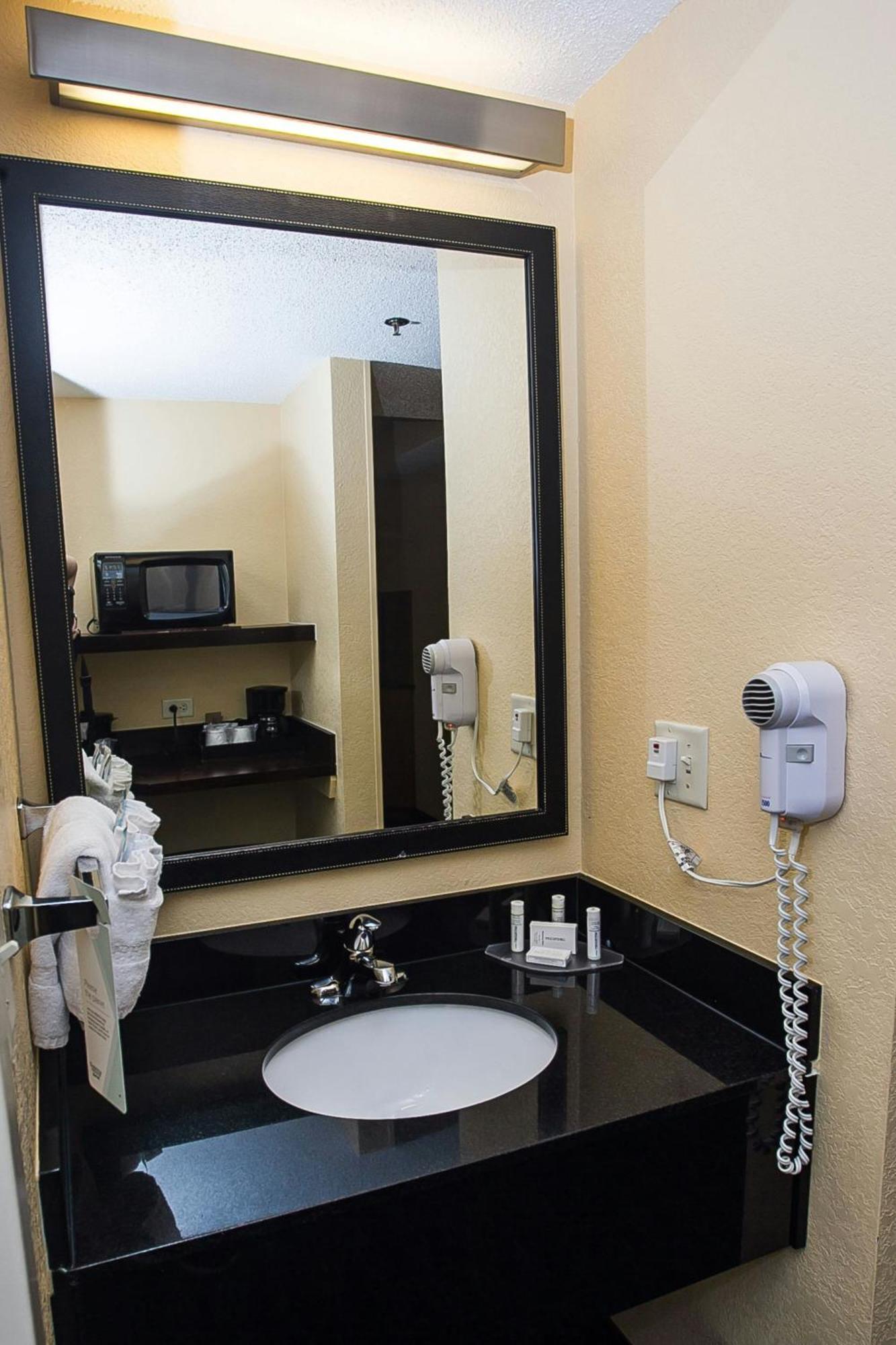 Fairfield Inn & Suites By Marriott Boston Милфорд Екстериор снимка